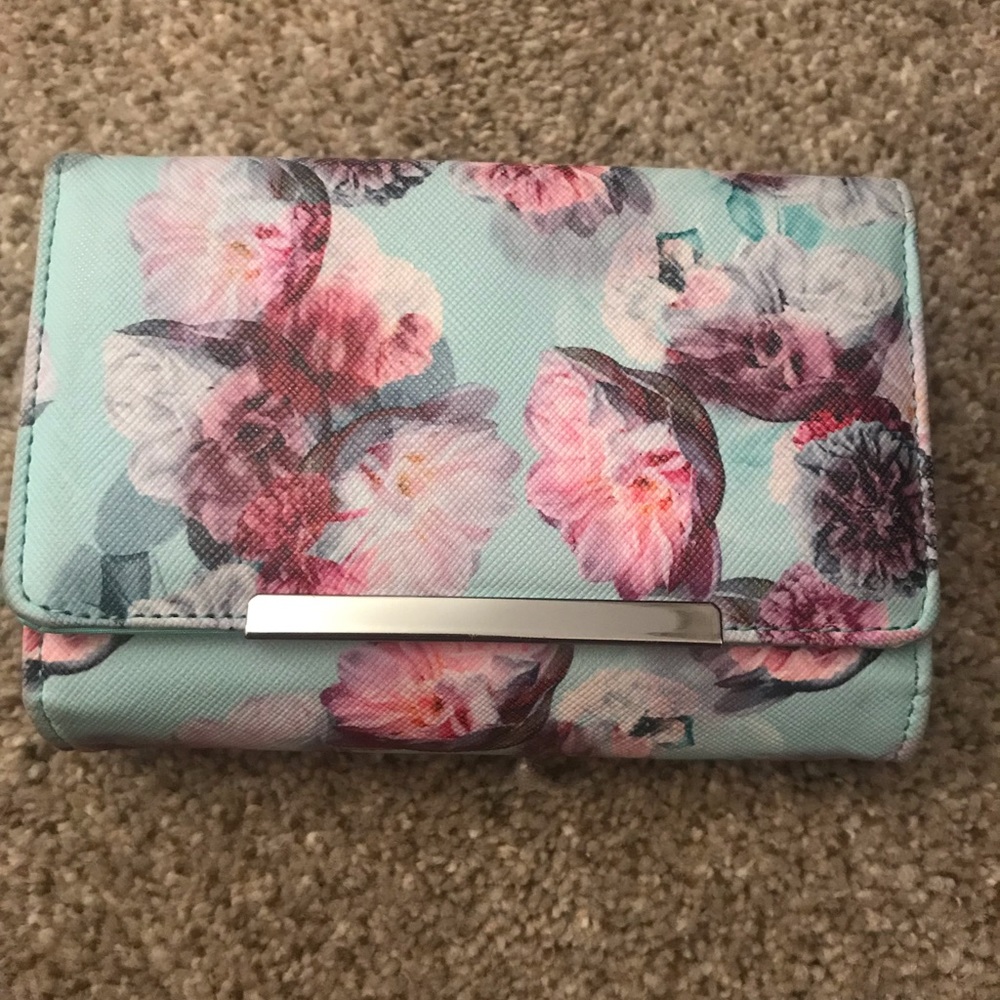 Blue floral wallet with SO much storage!